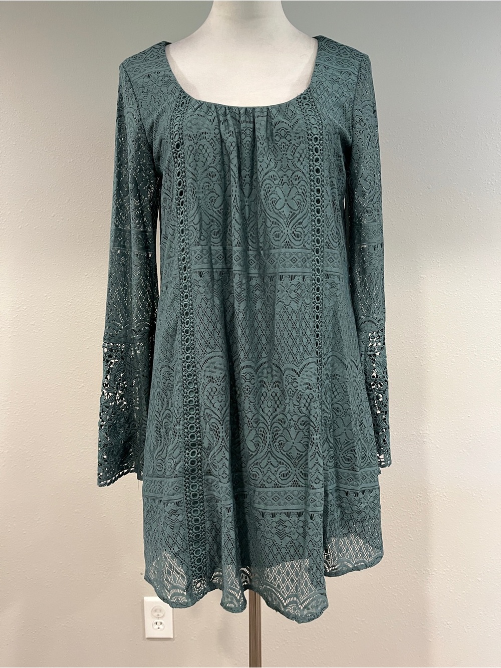 Pale teal Green Lace Long-Sleeve A-Line mini Dress size small